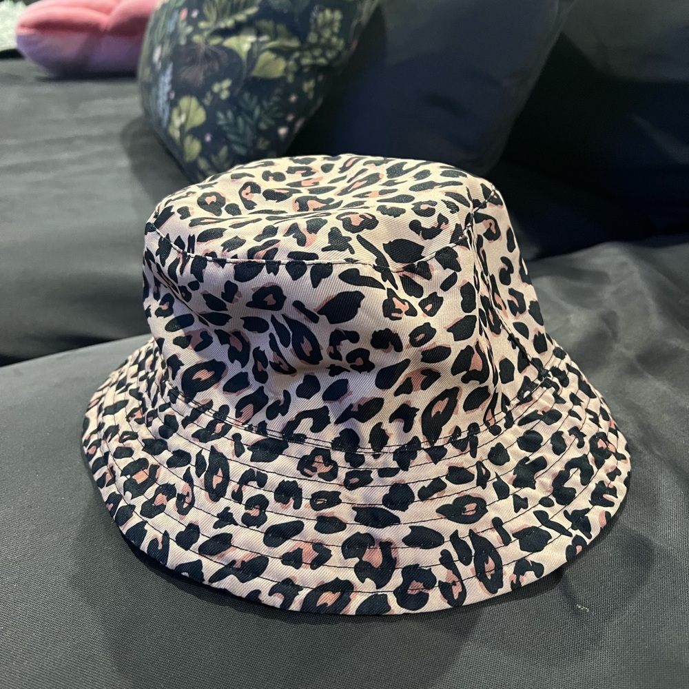 Reversible leopard bucket hat